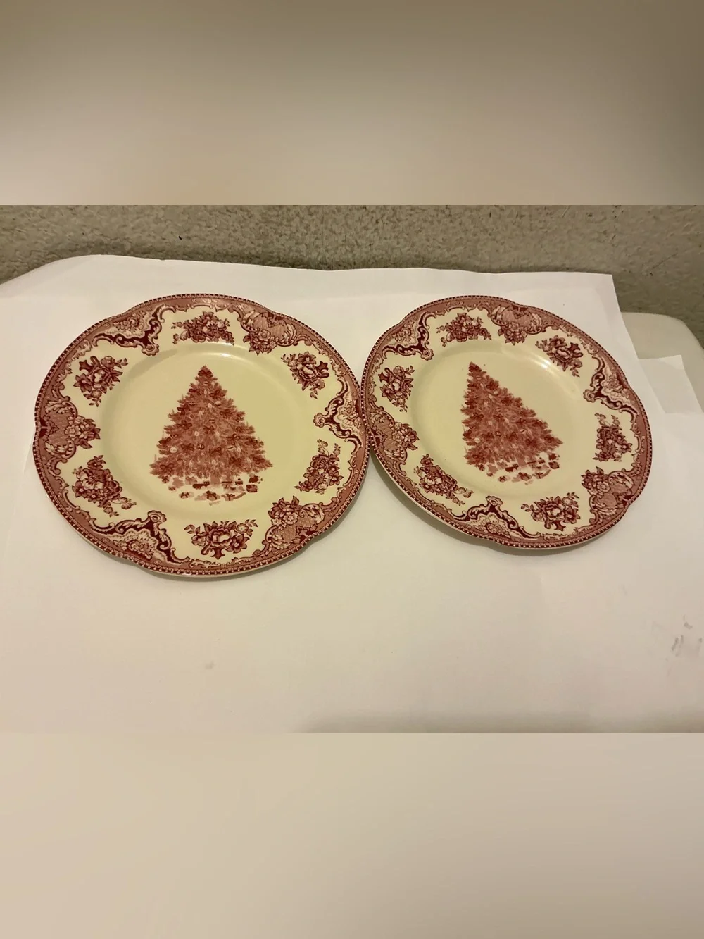 2 Johnson Brothers Old Britain Castles PINK CHRISTMAS TREE 8” dinner Plates G26